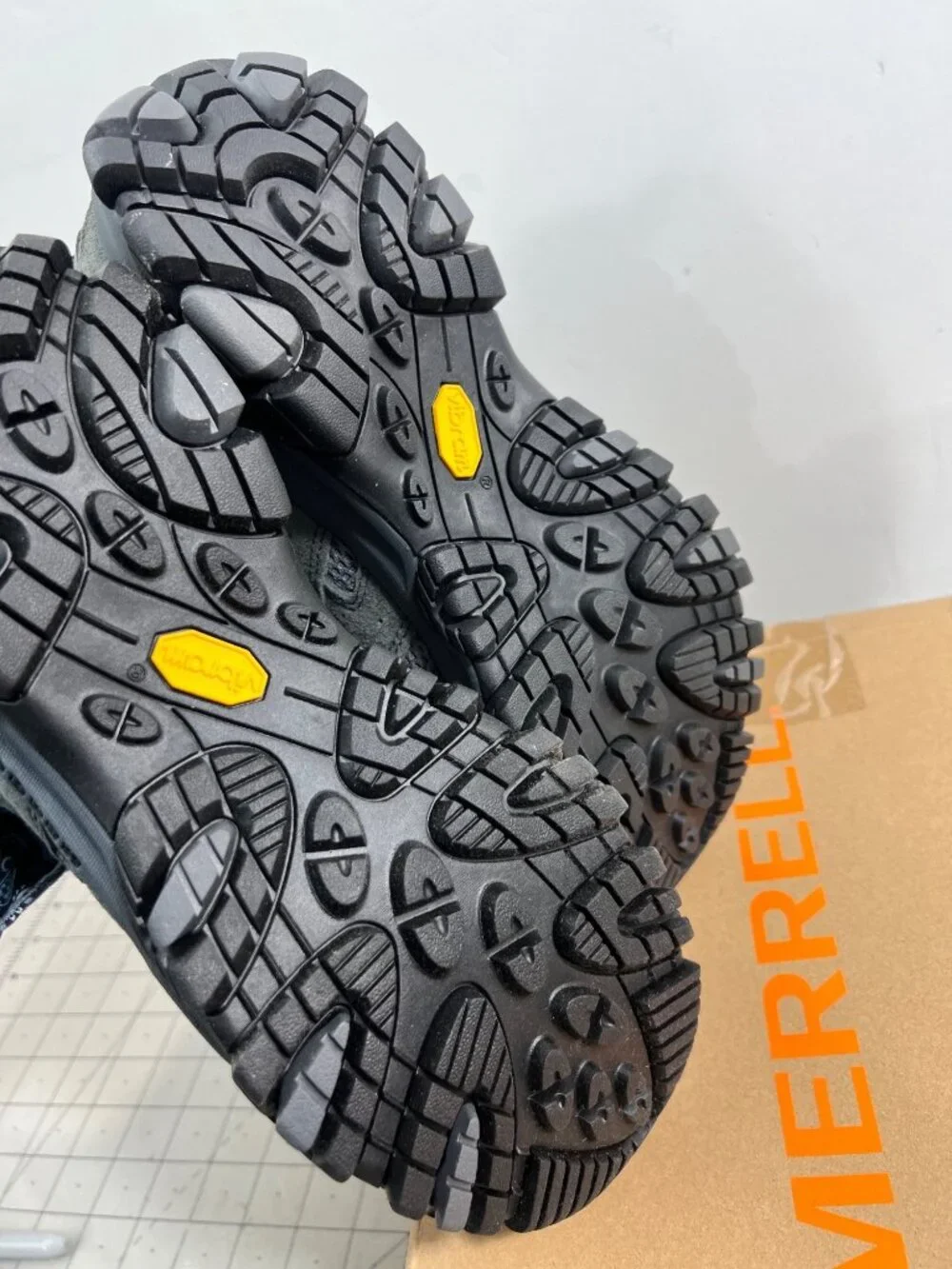 Merrell Moab 3 Waterproof Hiking Shoes Granite Men's Sz. 9 Outdoor Footwear NEW